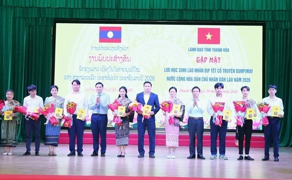 ພົບປະກັບນັກສຶກສາລາວ ທີ່ແຂວງແທງຮວາ ໃນໂອກາດບຸນປີໃໝ່ 2026