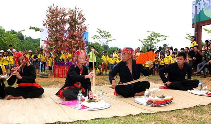 ງານ​ບຸນ​ເຮັດ​ຈາ - ຈຸດວັດທະນະທຳທີ່ເປັນເອກະລັກສະເພາະຂອງຊາວເຜົ່າຜູ້ໄທໃນແຂວງເຊີນລາ