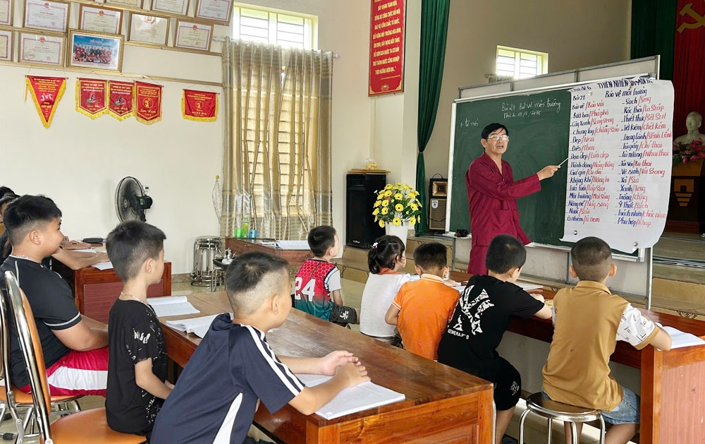 ບັກນິງ (Bắc Ninh) ຊຸກຍູ້ການຮຽນ-ການສອນພາສາຊົນເຜົ່າສ່ວນໜ້ອຍ ຢູ່ໃນໂຮງຮຽນ ແລະ ເຂດຊຸມຊົນ
