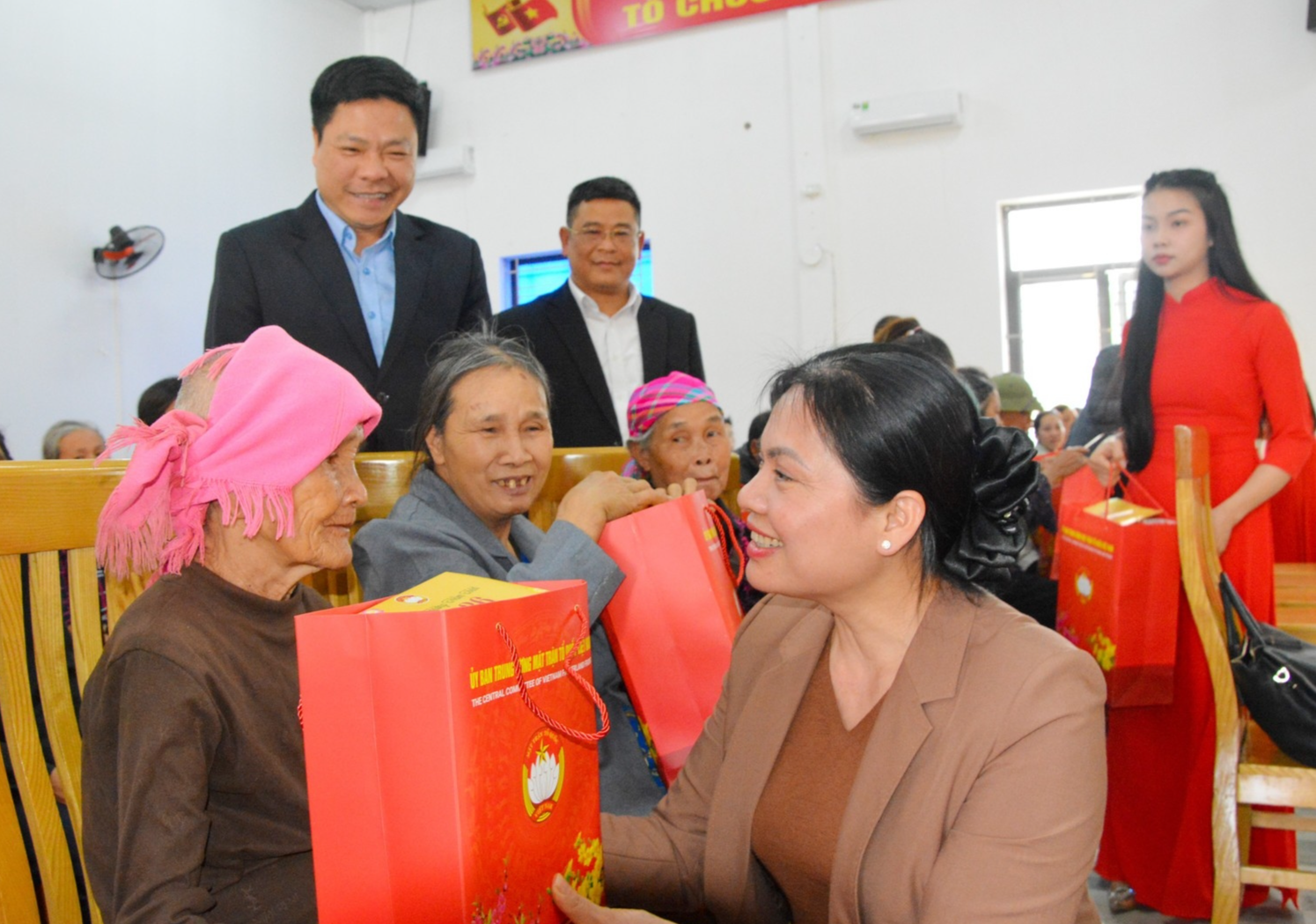 ບັນດາຫຼັງຄາເຮືອນທີ່ກັບຄືນມາ ພາຍຫຼັງໄພທຳມະຊາດ