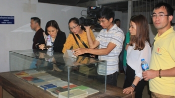 ຂຸດຄົ້ນ tour ທ່ອງທ່ຽວເຊື່ອມຕໍ່ກັບແຂວງຫົວພັນ, ລາວ