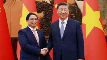 ທ່ານ​ ນາ​ຍົກ​ລັດ​ຖະ​ມົນ​ຕີ ຫວຽດນາມ ຟ້າມມິງຈິງ ພົບປະແລກປ່ຽນຄຳຄິດຄຳເຫັນກັບ​ທ່ານ​ເລ​ຂາ​ທິ​ການ​ໃຫຍ່, ປະ​ທານ​ປະ​ເທດ ​ຈີນ ສີ​ຈິ້ນ​ຜິງ