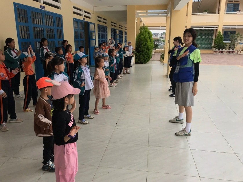 ນັກຮຽນ ດາຫຼາດ ໄດ້ຮັບຄວາມຮູ້ກ່ຽວກັບວັດທະນະທຳ ສ.ເກົາຫຼີ ຕື່ມອີກ ຈາກອາສາສະໝັກຂອງປະເທດເພື່ອນມິດ ນັກຮຽນ ດາຫຼາດ ໄດ້ຮັບຄວາມຮູ້ກ່ຽວກັບວັດທະນະທຳ ສ.ເກົາຫຼີ ຕື່ມອີກ ຈາກອາສາສະໝັກຂອງປະເທດເພື່ອນມິດ