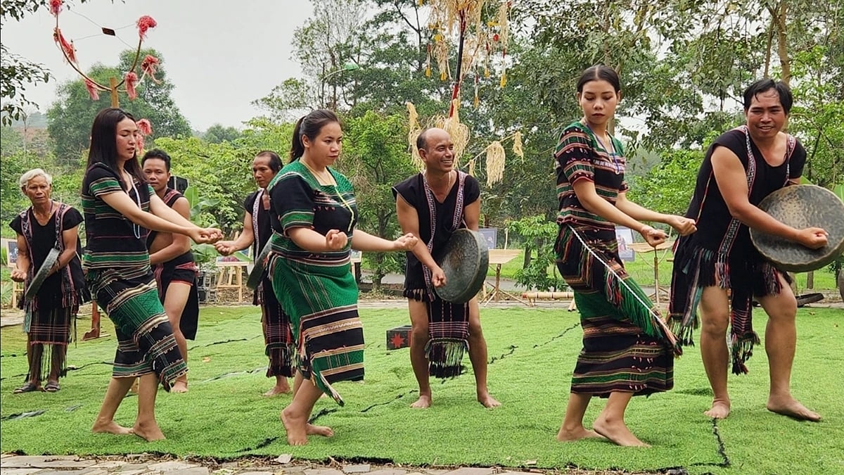 ມີຫຼາຍການເຄື່ອນໄຫວພິເສດດ້ວຍຫົວຂໍ້ ມີຫຼາຍການເຄື່ອນໄຫວພິເສດດ້ວຍຫົວຂໍ້
