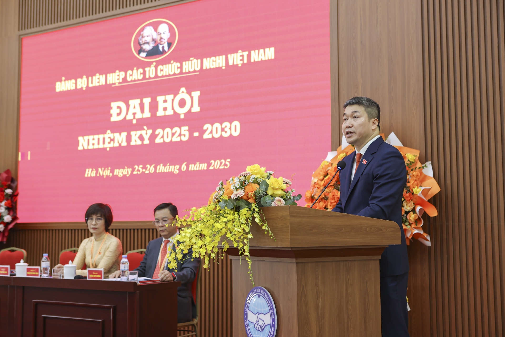 ອົງຄະນະພັກສະຫະພັນບັນດາອົງການມິດຕະພາບຫວຽດນາມ ອາຍຸການ 2025 - 2030: ສືບຕໍ່ນະວັດຕະກໍາ, ຫັນເປັນມືອາຊີບ, ສ້າງພື້ນຖານການທູດປະຊາຊົນມີຄວາມກ້າຫານ, ທັນສະໄຫມ ແລະ ມີປະສິດຕິພາບ ອົງຄະນະພັກສະຫະພັນບັນດາອົງການມິດຕະພາບຫວຽດນາມ ອາຍຸການ 2025 - 2030: ສືບຕໍ່ນະວັດຕະກໍາ, ຫັນເປັນມືອາຊີບ, ສ້າງພື້ນຖານການທູດປະຊາຊົນມີຄວາມກ້າຫານ, ທັນສະໄຫມ ແລະ ມີປະສິດຕິພາບ