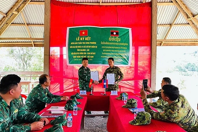 ລາດຕະເວນຢູ່ບົນເສັ້ນຊາຍແດນ ຫວຽດນາມ - ລາວ