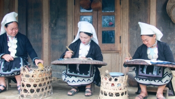 ຮັກສາອາຊີບ, ຮັກສາສິລະປະການພິມລວດລາຍຂີ້ເຜິ້ງຂອງຊົນເຜົ່າ ຢ້າວຕຽນ