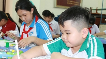 ດົ່ງ​ນາຍ: ການ​ເຄື່ອນ​ໄຫວການທູດປະ​ຊາ​ຊົນທີ່​ຫຼາຍຮູບຫຼາຍແບບ