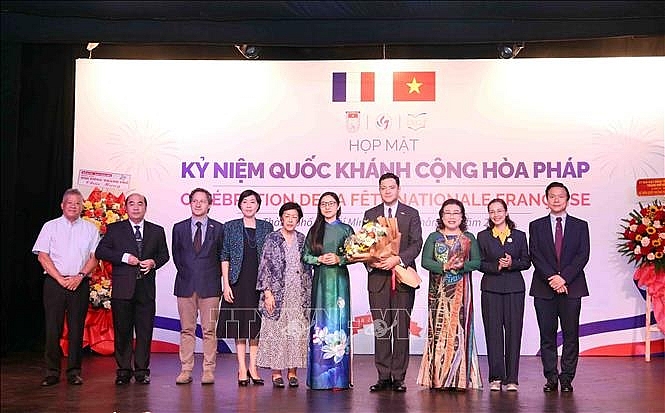 ການແລກປ່ຽນລະຫວ່າງປະຊາຊົນ ສືບຕໍ່ຖະນຸຖະໜອມສາຍພົວພັນ ຫວຽດນາມ - ຝຣັ່ງ