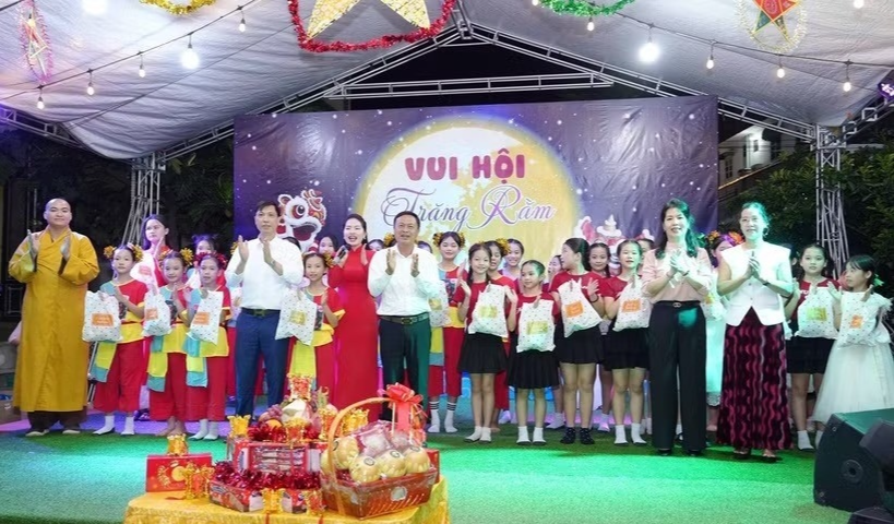 ປັບປຸງການຈັດຕັ້ງຊຸມຊົນຄົນຫວຽດນາມ ຢູ່ 18 ແຂວງ, ນະຄອນ ຂອງລາວ ປັບປຸງການຈັດຕັ້ງຊຸມຊົນຄົນຫວຽດນາມ ຢູ່ 18 ແຂວງ, ນະຄອນ ຂອງລາວ