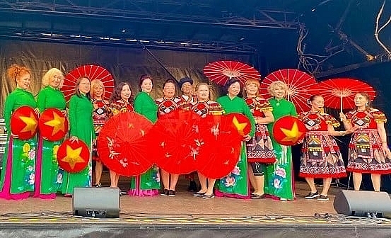 ວັດທະນະທຳຫວຽດນາມ ສ່ອງແສງປະກາຍ ຢູ່ທີ່ງານບຸນລະດູຮ້ອນ ຢູ່ ປະເທດເຢຍລະມັນ ວັດທະນະທຳຫວຽດນາມ ສ່ອງແສງປະກາຍ ຢູ່ທີ່ງານບຸນລະດູຮ້ອນ ຢູ່ ປະເທດເຢຍລະມັນ