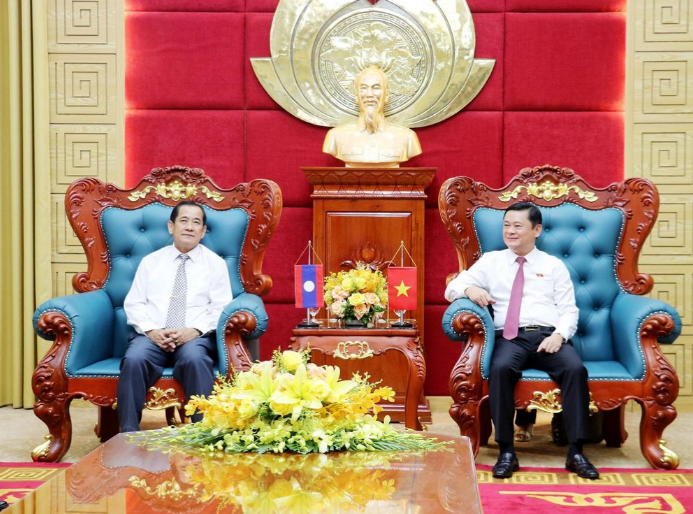 ເລຂາຄະນະພັກແຂວງ ເງ້ອານ ຕ້ອນຮັບການນຳແຂວງ ບໍລິຄຳໄຊ, ສປປ ລາວ ເລຂາຄະນະພັກແຂວງ ເງ້ອານ ຕ້ອນຮັບການນຳແຂວງ ບໍລິຄຳໄຊ, ສປປ ລາວ
