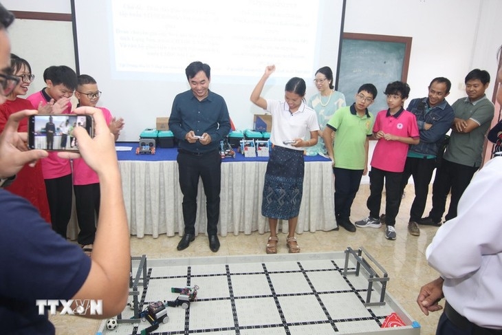 ຫວຽດນາມ, ລາວ ເພີ່ມທະວີການຮ່ວມມືການສຶກສາ STEM – Robotics ຫວຽດນາມ, ລາວ ເພີ່ມທະວີການຮ່ວມມືການສຶກສາ STEM – Robotics
