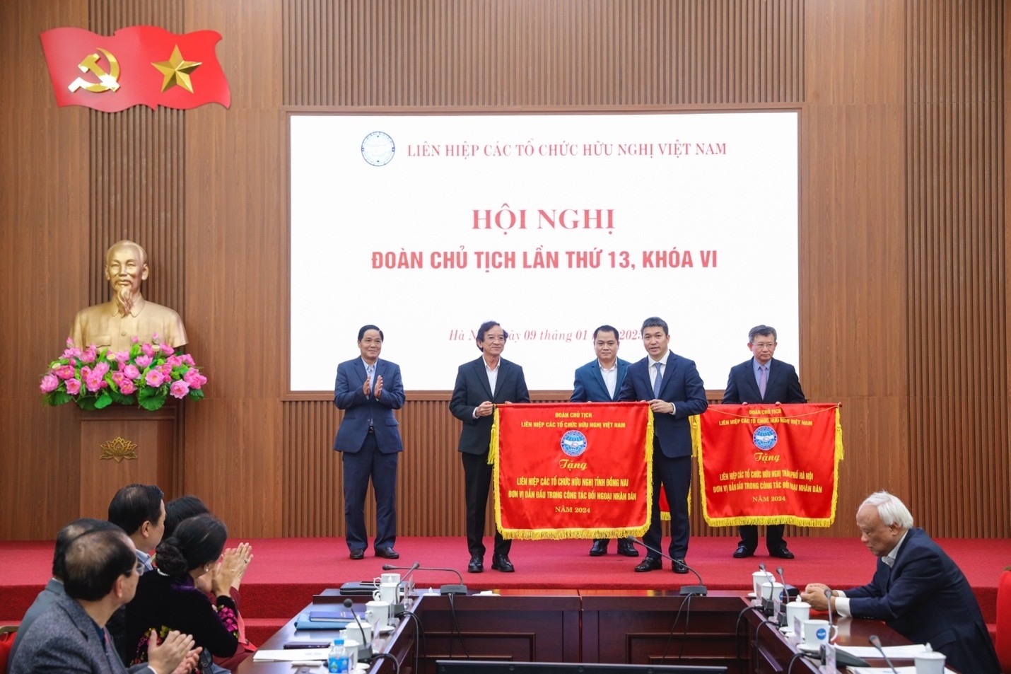 ສະຫະພັນບັນດາອົງການມິດຕະພາບແຂວງ ດົ່ງນາຍ: ເຜີຍແຜ່ມິດຕະພາບຜ່ານບັນດາການແຂ່ງຂັນທີ່ມີລັກສະນະສ້າງສັນ ສະຫະພັນບັນດາອົງການມິດຕະພາບແຂວງ ດົ່ງນາຍ: ເຜີຍແຜ່ມິດຕະພາບຜ່ານບັນດາການແຂ່ງຂັນທີ່ມີລັກສະນະສ້າງສັນ