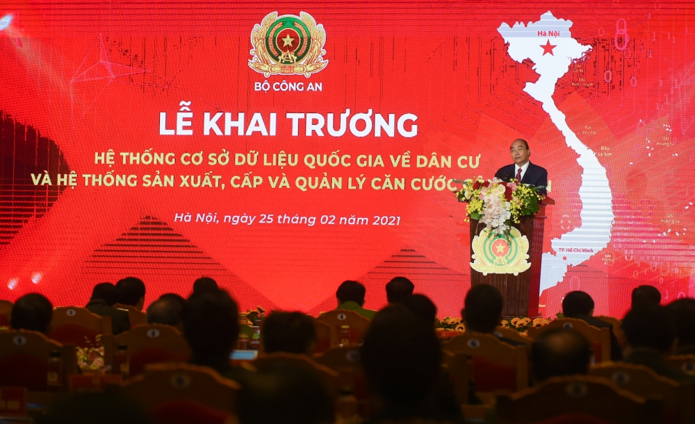 Thủ tướng Nguyễn Xuân Phúc: Hệ thống Cơ sở dữ liệu quốc gia về dân cư là một mốc lớn, bước tiến quan trọng Thủ tướng Nguyễn Xuân Phúc: Hệ thống Cơ sở dữ liệu quốc gia về dân cư là một mốc lớn, bước tiến quan trọng