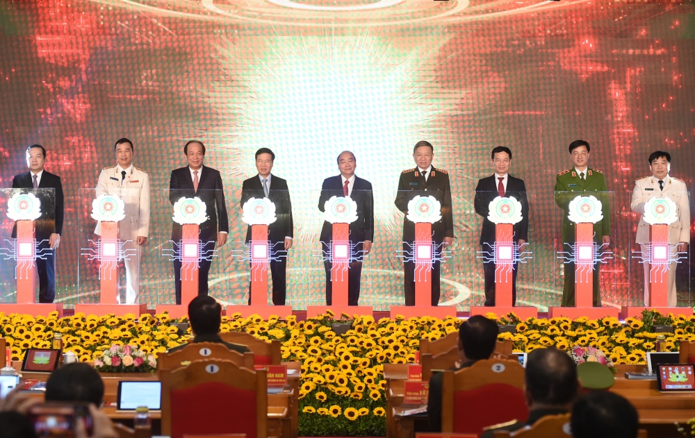 Thủ tướng Nguyễn Xuân Phúc: Hệ thống Cơ sở dữ liệu quốc gia về dân cư là một mốc lớn, bước tiến quan trọng Thủ tướng Nguyễn Xuân Phúc: Hệ thống Cơ sở dữ liệu quốc gia về dân cư là một mốc lớn, bước tiến quan trọng