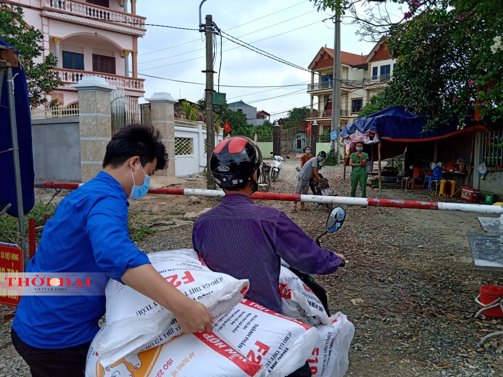 Thâm nhập “pháo đài” phòng chống dịch COVID-19 ở Đông Anh - Hà Nội Thâm nhập “pháo đài” phòng chống dịch COVID-19 ở Đông Anh - Hà Nội
