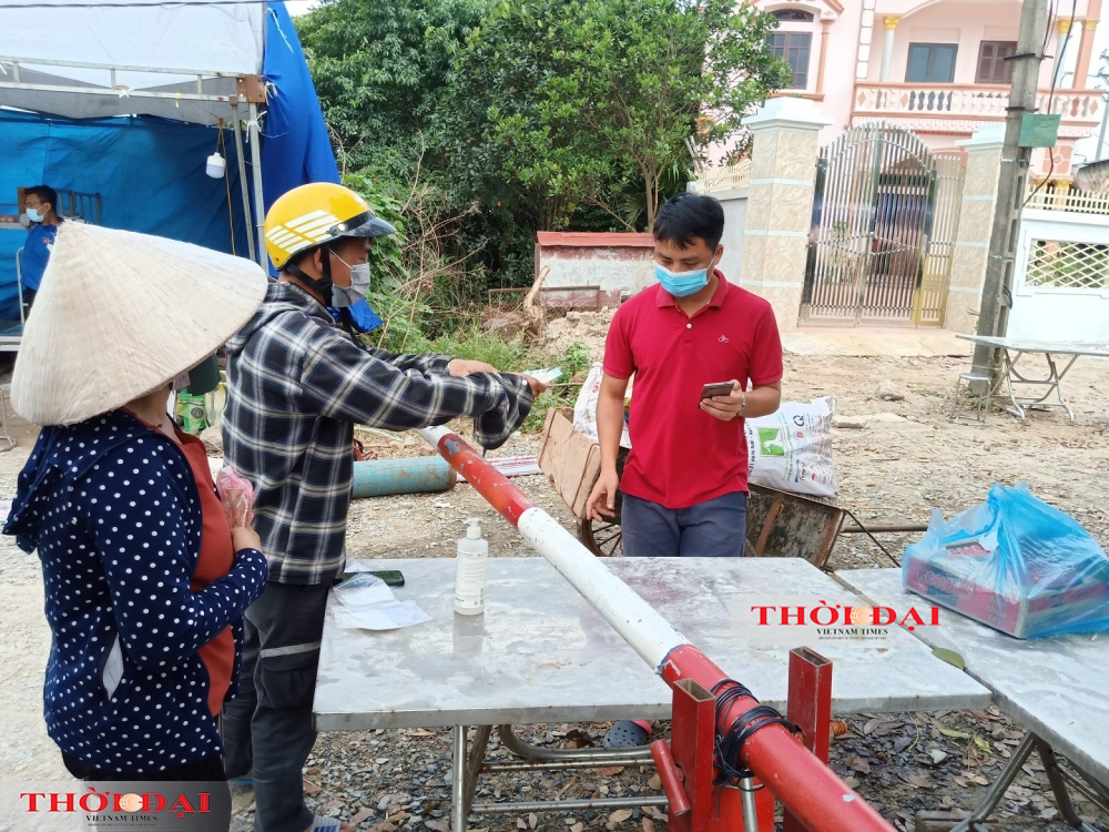 Thâm nhập “pháo đài” phòng chống dịch COVID-19 ở Đông Anh - Hà Nội Thâm nhập “pháo đài” phòng chống dịch COVID-19 ở Đông Anh - Hà Nội