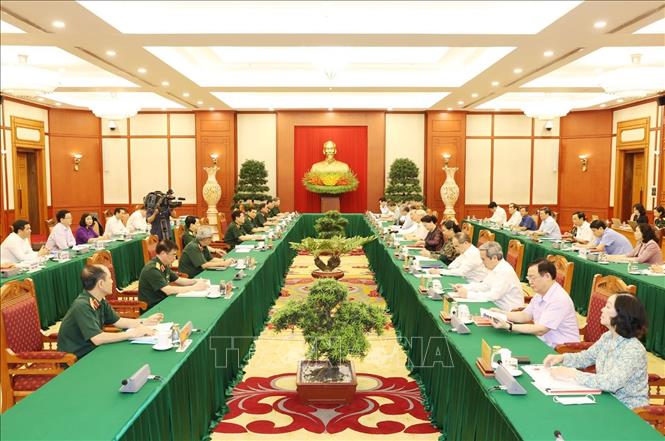 Tổng Bí thư, Chủ tịch nước chủ trì buổi làm việc với Ban Thường vụ Quân ủy Trung ương Chú thích ảnh