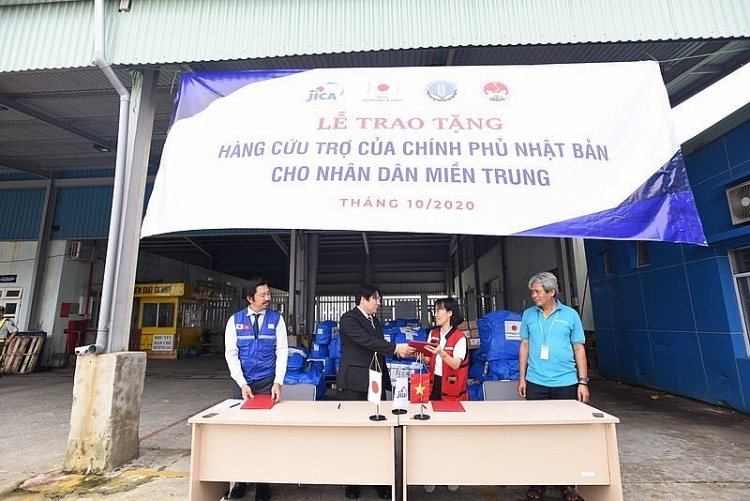 Chính phủ Nhật Bản viện trợ hàng hoá cho người dân Huế chịu thiệt hại bão lũ Chính phủ Nhật Bản viện trợ hàng hoá cho người dân Huế chịu thiệt hại bão lũ