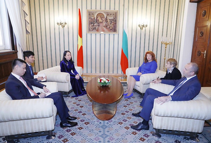 Phó Chủ tịch nước Võ Thị Ánh Xuân hội kiến Tổng thống Bulgaria Rumen Radev. Phó Chủ tịch nước Võ Thị Ánh Xuân hội kiến Tổng thống Bulgaria Rumen Radev.