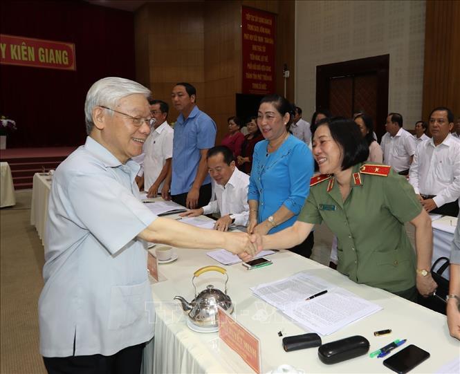 Hình ảnh Tổng Bí thư, Chủ tịch nước thăm, làm việc tại tỉnh Kiên Giang hinh anh tong bi thu chu tich nuoc tham lam viec tai tinh kien giang