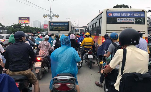 chen chuc doi mua do ve ha noi cuoi ngay nghi le