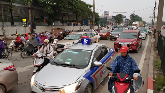 chen chuc doi mua do ve ha noi cuoi ngay nghi le