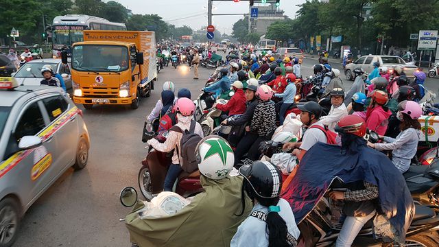 chen chuc doi mua do ve ha noi cuoi ngay nghi le