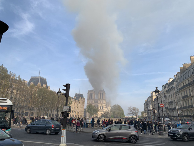 Cháy Nhà thờ Đức Bà Paris những hình ảnh đau lòng chay nha tho duc ba paris nhung hinh anh dau long