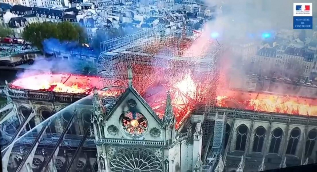 Cháy Nhà thờ Đức Bà Paris những hình ảnh đau lòng chay nha tho duc ba paris nhung hinh anh dau long