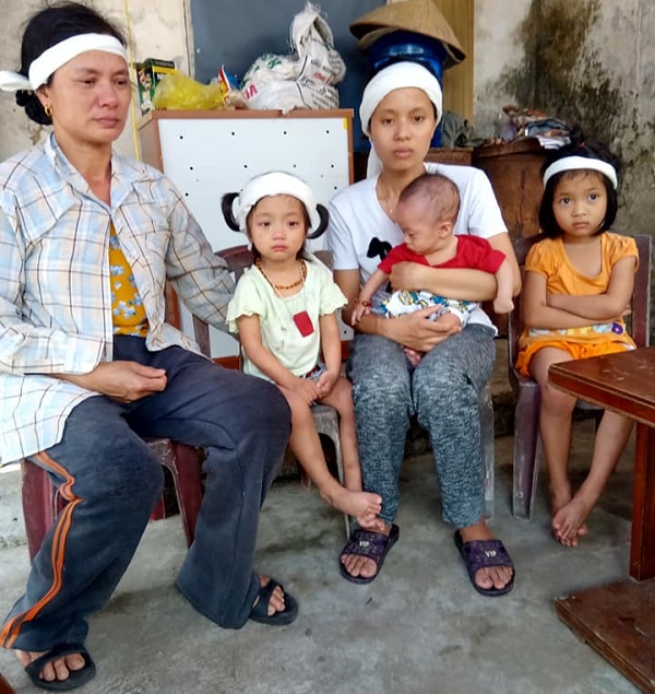 Bố mất vì TNGT, 3 con thơ bơ vơ cùng mẹ trẻ không nghề nghiệp bo mat vi tngt 3 con tho bo vo cung me tre khong nghe nghiep