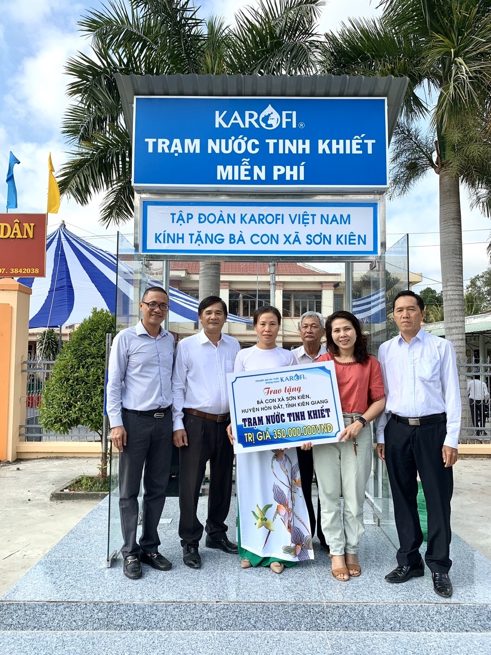 Karofi xây 3 trạm nước tinh khiết tặng bà con miền Tây chống mặn karofi xay 3 tram nuoc tinh khiet tang ba con mien tay chong man