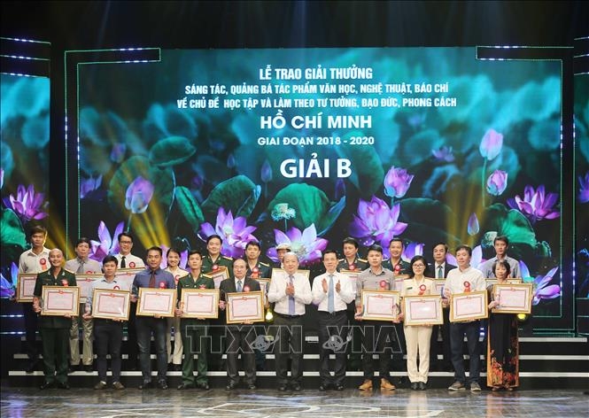 Trao tặng hơn 220 giải với chủ đề Học tập và làm theo Bác trao tang hon 220 giai thuong voi chu de hoc tap va lam theo bac