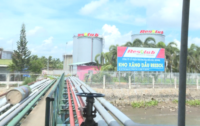 Tiết lộ bất ngờ của giới kinh doanh trước vụ triệt phá đường dây xăng giả “khủng” tiet lo bat ngo cua gioi kinh doanh truoc vu triet pha duong day xang gia khung
