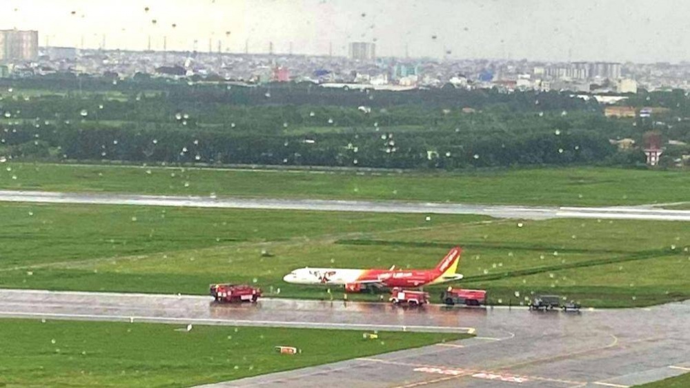Tin mới vụ máy bay VietJet trượt khỏi đường băng Toàn bộ hành khách về nhà ga an toàn tin moi vu may bay vietjet truot khoi duong bang toan bo hanh khach ve nha ga an toan