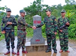 phia sau cai goi la vuong quoc mong bai 2