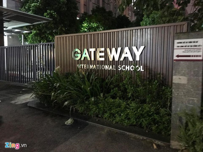 hoc sinh lop 1 tu vong do bi quen tren xe dua don cua truong gateway