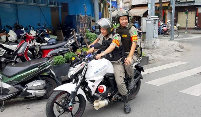 TP.HCM: Ban bảo vệ dân phố được trang bị áo giáp chống đạn TP.HCM: Ban bảo vệ dân phố được trang bị áo giáp chống đạn