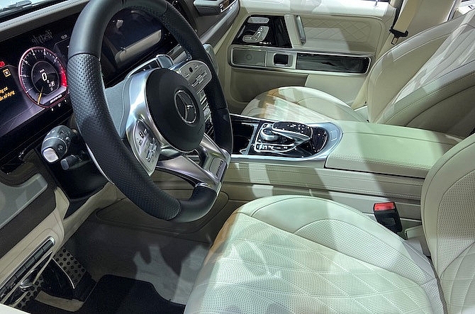 "Vua địa hình" Mercedes G63 giá gần 11 tỷ: Ngoài hầm hố, trong mượt mà vua dia hinh mercedes g63 gia gan 11 ty ngoai ham ho trong muot ma