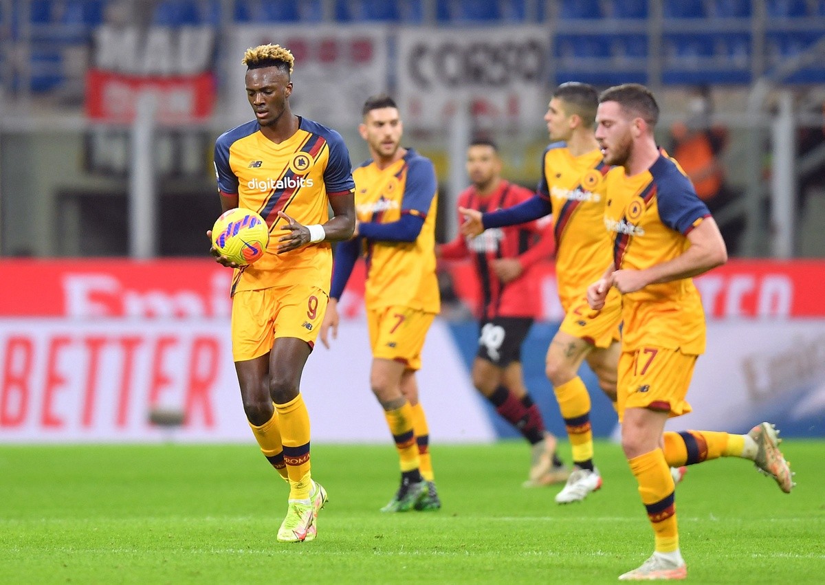 AC Milan đại thắng Roma trong trận cầu có hai thẻ đỏ
