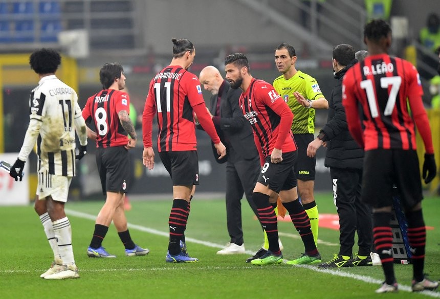 Ibrahimovic rời sân sớm, AC Milan hòa Juventus trên sân San Siro Ibrahimovic rời sân sớm, AC Milan hòa Juventus trên sân San Siro