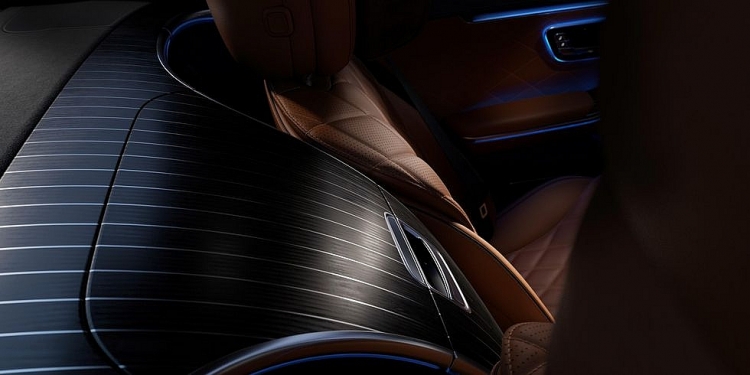 Ghế ngồi có hệ thống massage nhẹ nhàng để giữ máu lưu thông trong các chuyến đi dài. noi that mercedes benz s class 2021 dua sieu du thuyen vao trong o to