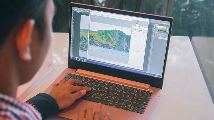 thoi covid 19 laptop van phong giam gia don khach 4