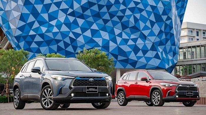 Toyota Corolla Cross 2020: Chọn động cơ xăng hay hybrid? toyota corolla cross 2020 chon dong co xang hay hybrid
