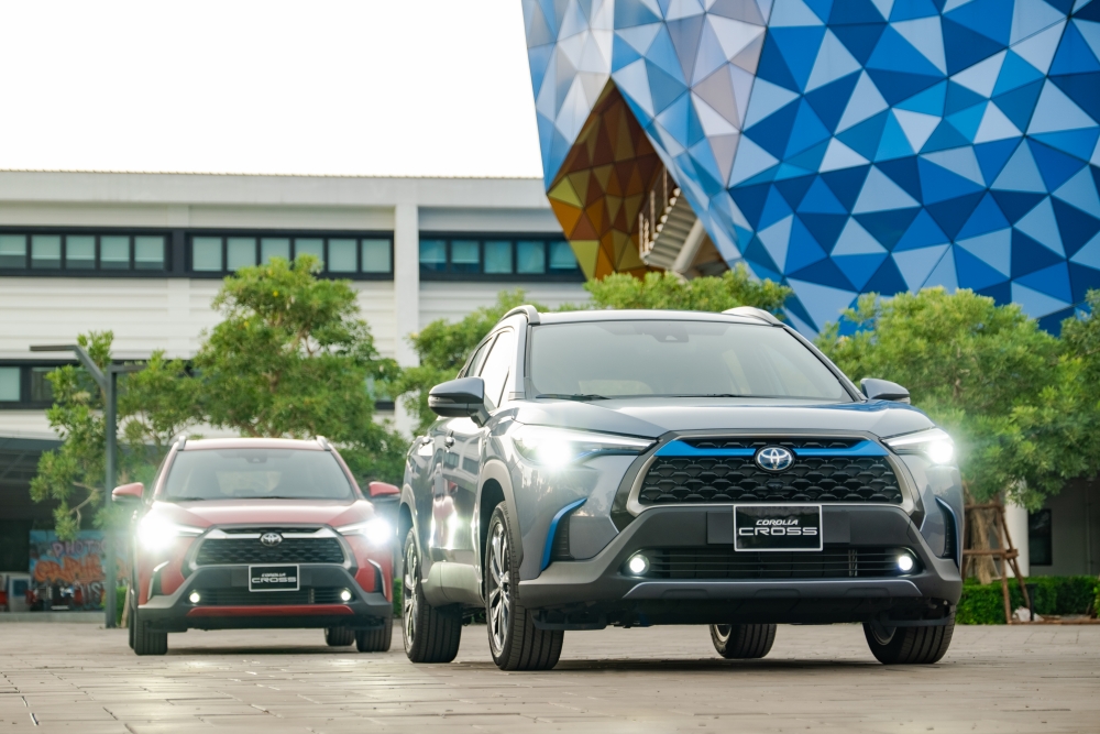 undefined toyota corolla cross 2020 chon dong co xang hay hybrid