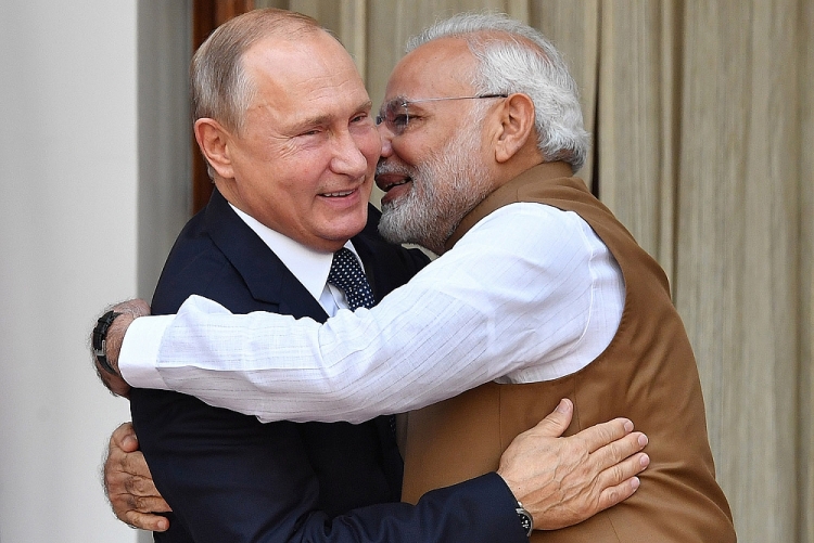 Tổng thống Nga Vladimir Putin và Thủ tướng Ấn Độ Narendra Modi. Ảnh: Forign Policy hiep uoc chia se hau can quoc phong nga an sap duoc ky ket can bang moi trong khu vuc