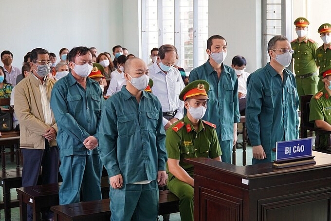 Tin tức pháp luật nóng nhất trong ngày Thêm người bị bắt trong vụ Nhắng nướng ép khách quỳ Đường Nhuệ chuẩn bị ra tòa lần 2 tin tuc phap luat nong nhat trong ngay them nguoi bi bat trong vu nhang nuong ep khach quy duong nhue chuan bi ra toa lan 2