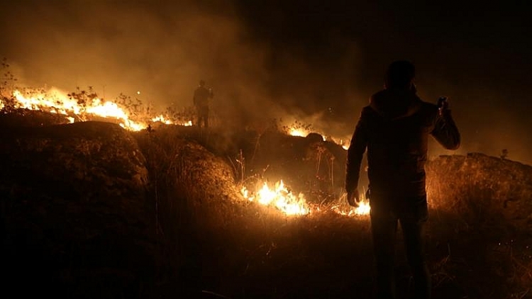 israel khong kich cac don hezbollah o bien gioi lebanon