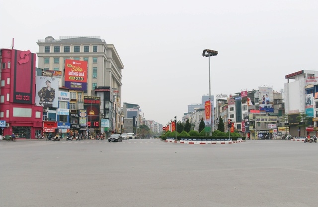 Đường phố Hà Nội vắng lặng trong mùa dịch Covid-19 duong pho ha noi vang lang trong mua dich covid 19